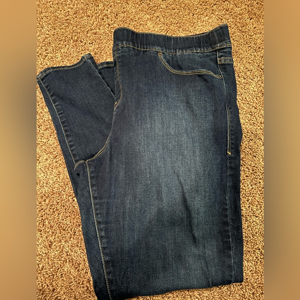 Levi’s Women’s Elastic Waistband Skinny Jean size 20